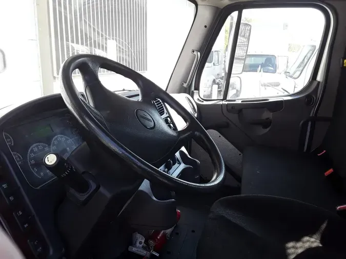 2017 FREIGHTLINER M2 106323a7d0913837921836e46b7be2e102f