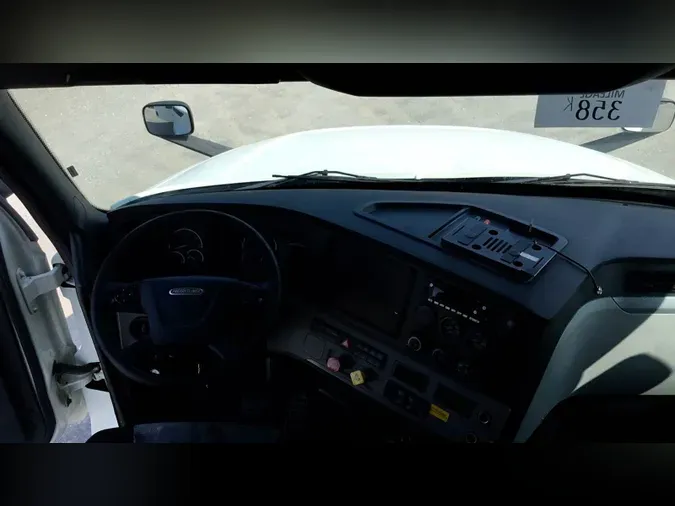 2020 Freightliner Cascadia 126