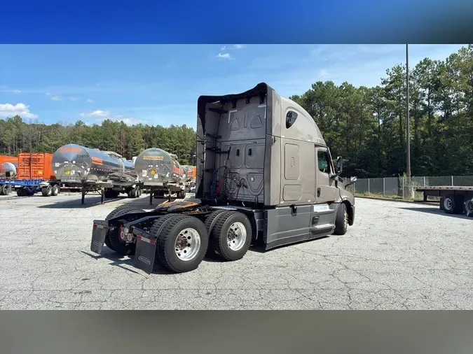 2025 Freightliner Cascadia 126324207f17dbe8d840b75fd43ccc3a4d4