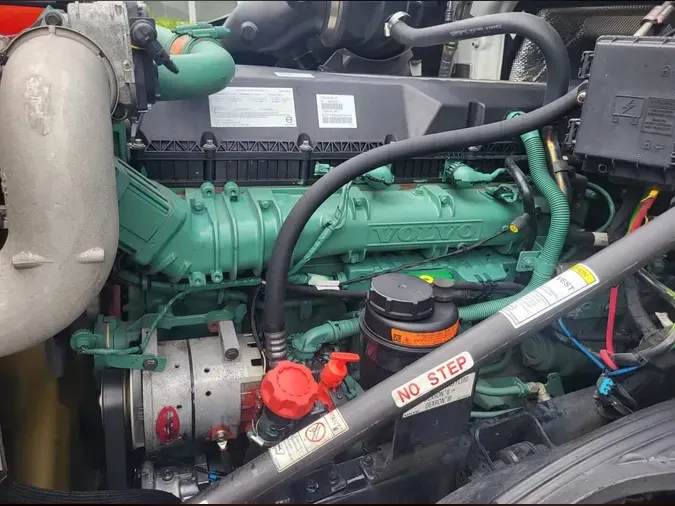 2019 VOLVO VNL64TRACTOR