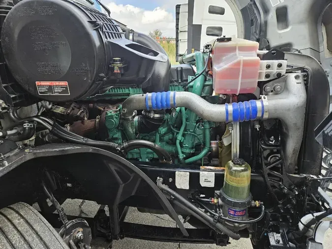 2022 VOLVO VNL64T860