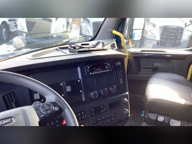 2023 Freightliner Cascadia 126