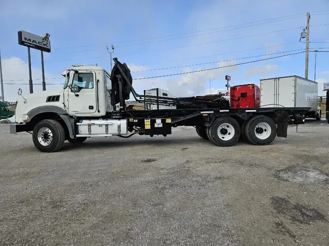 2019 MACK GU813