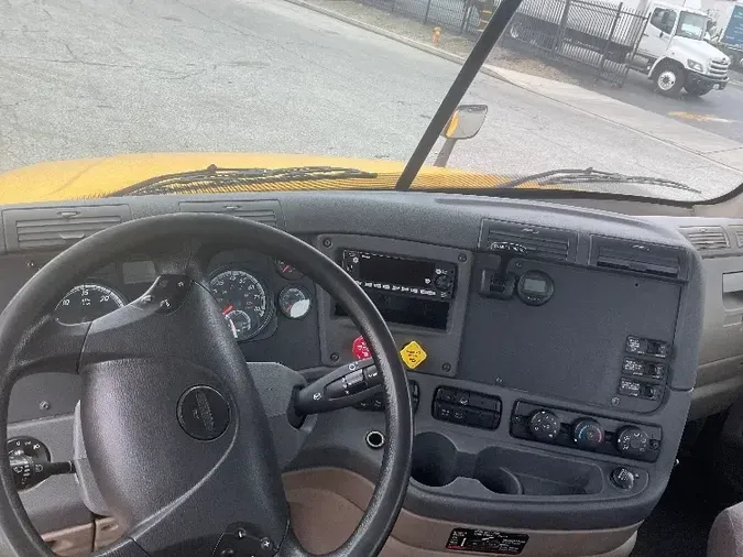 2016 FREIGHTLINER X12564ST