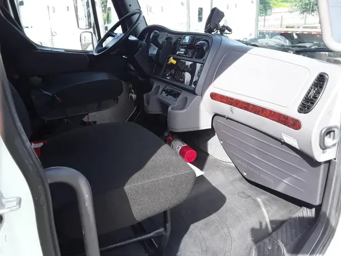 2022 FREIGHTLINER M2 106