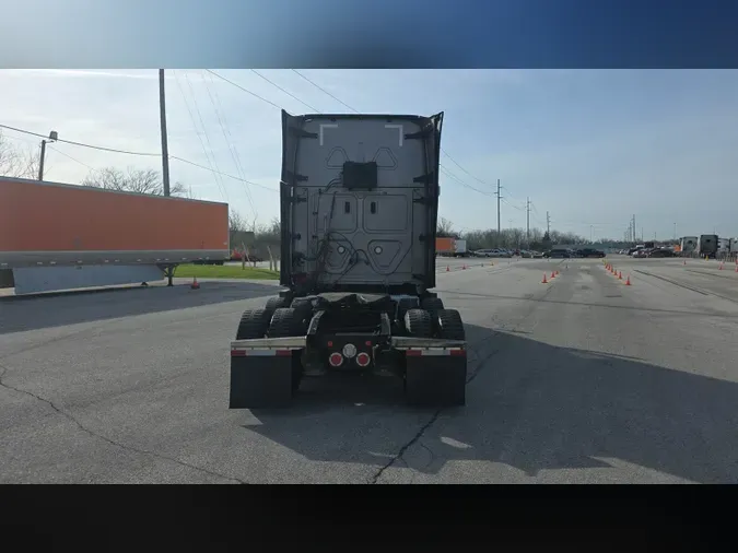 2022 Freightliner Cascadia 126