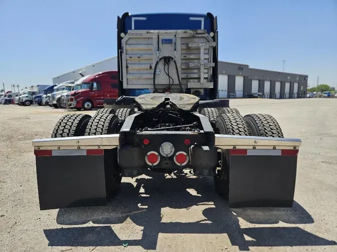 2021 FREIGHTLINER Cascadia 126