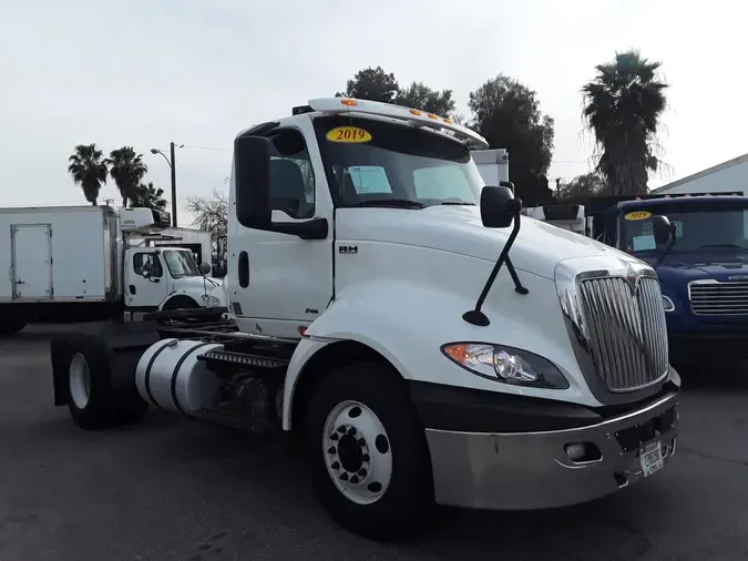 2019 NAVISTAR INTERNATIONAL RH613 DAYCAB S/A325813a86712f9b102b67b04f6441d3d