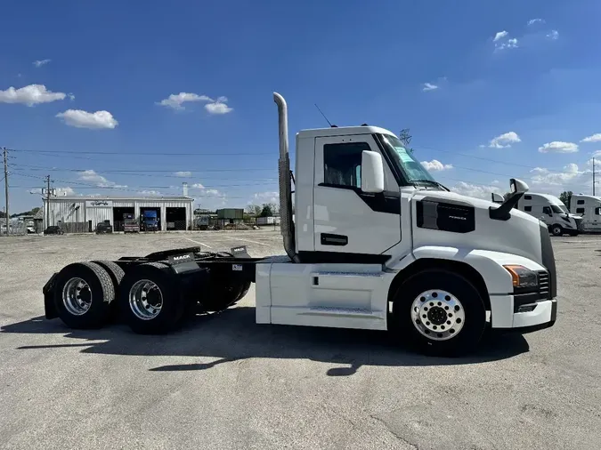 2026 MACK PIONEER 64T DAYCAB325c025ffc4eb6834df669bd7ef413eb