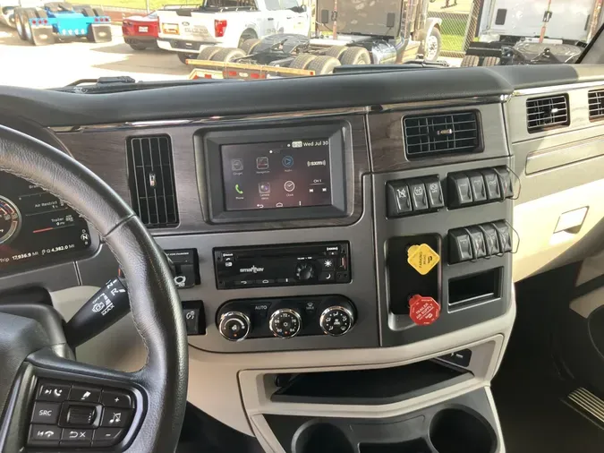 2023 Peterbilt 579
