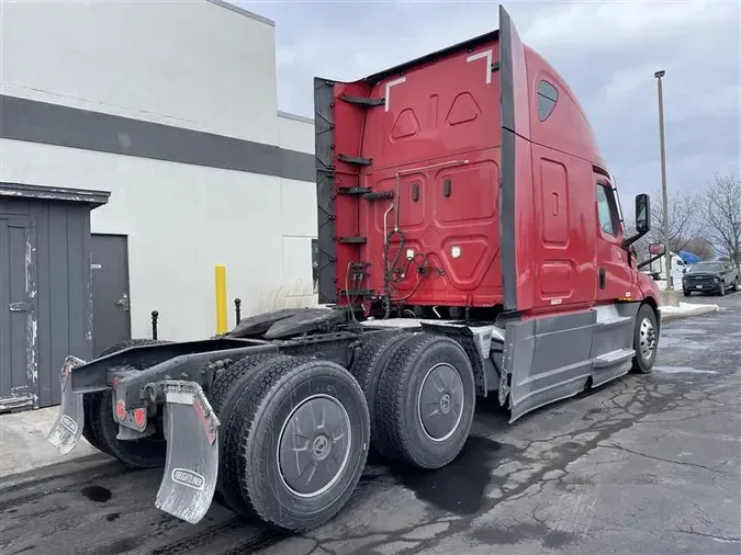 2021 FREIGHTLINER CA126