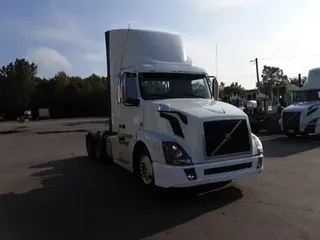 2017 Volvo VNL300