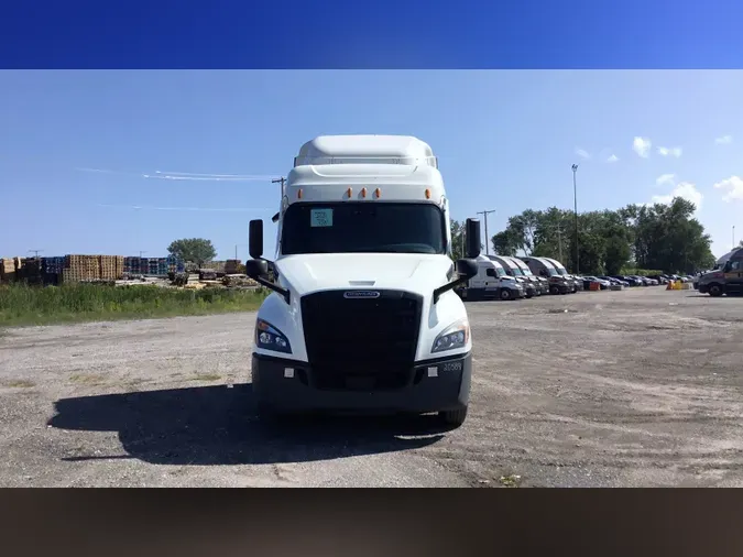 2021 Freightliner Cascadia 126