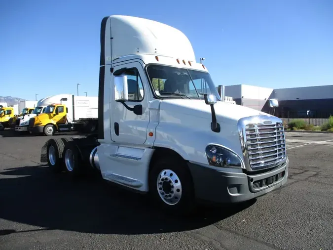 2018 FREIGHTLINER/MERCEDES CASCADIA 125