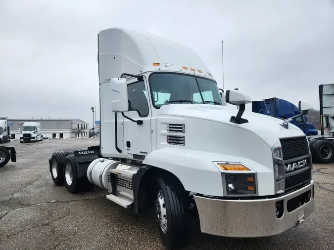 2022 MACK AN64T