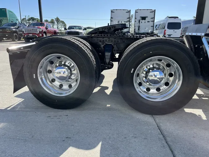 2020 Freightliner Cascadia 126