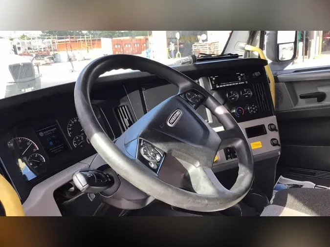 2022 Freightliner Cascadia 126