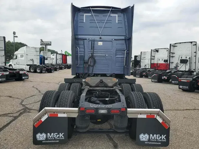 2025 VOLVO VNL64T860