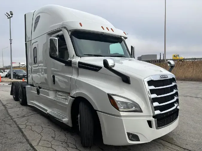 2023 FREIGHTLINER Cascadia 126