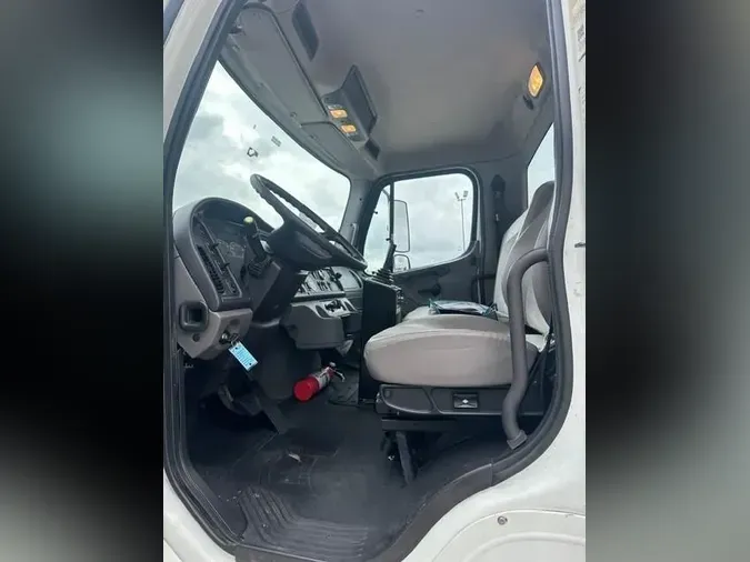 2018 Freightliner Business Class M2 106