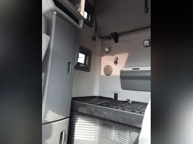 2020 VOLVO VNL64T-760