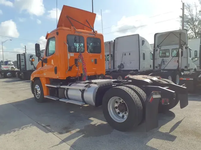 2015 FREIGHTLINER CASCADIA 125