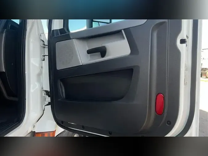 2020 FREIGHTLINER CA126