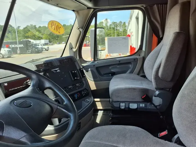 2019 FREIGHTLINER CASCADIA 125