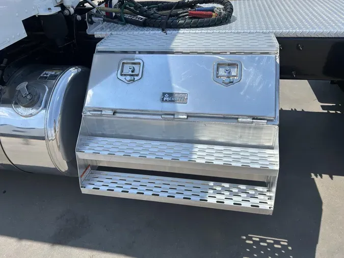 2023 Peterbilt 389