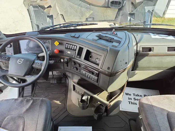 2020 VOLVO VNR64T-640