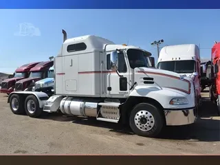 2011 MACK PINNACLE CXU613