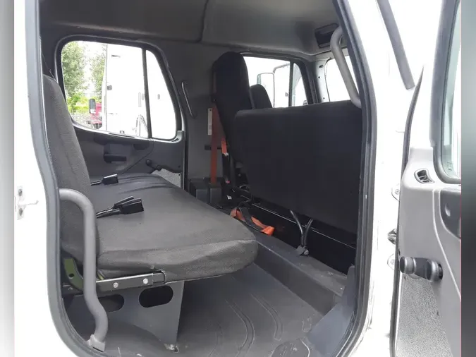 2016 FREIGHTLINER M2 106