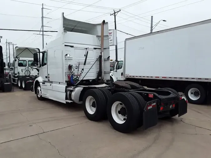 2020 VOLVO VNR64T-640