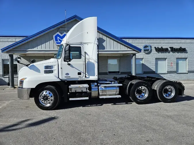 2019 MACK AN64T