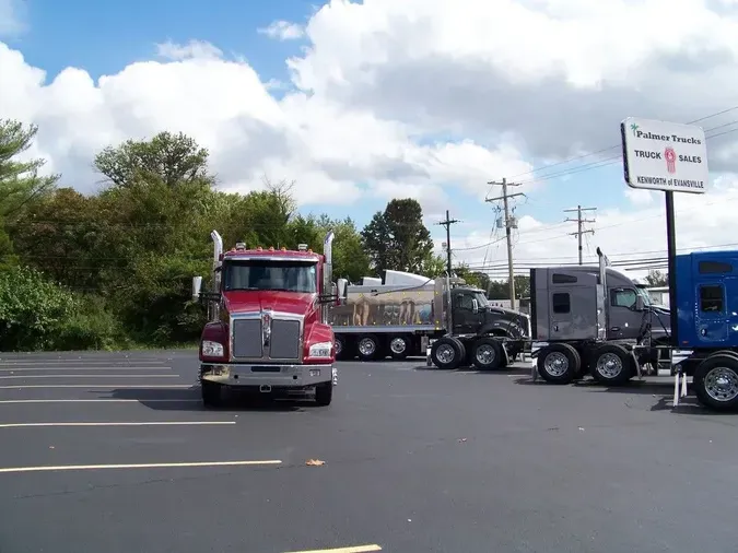 2025 Kenworth T880 40" Low Roof Sleeper