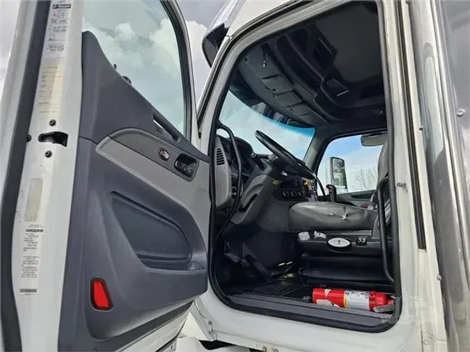 2016 PETERBILT 567