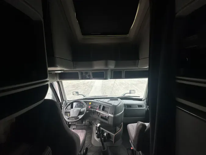 2019 Volvo VNL64T760