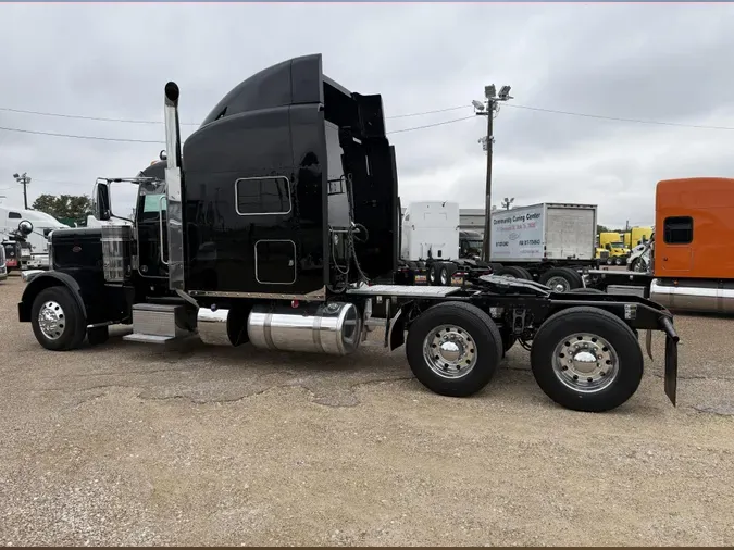 2022 Peterbilt 389