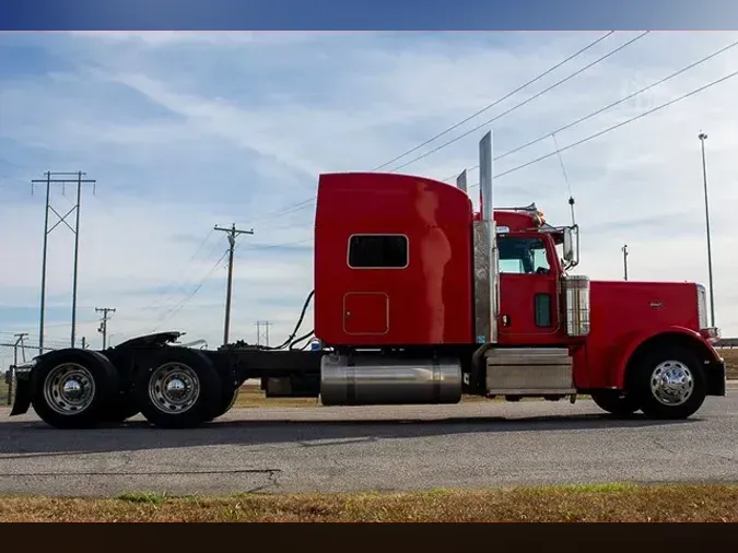 2019 PETERBILT 389