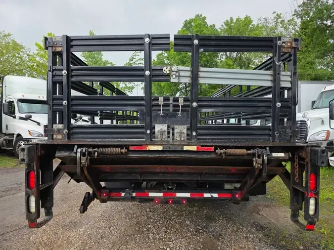 2018 FREIGHTLINER M2 106