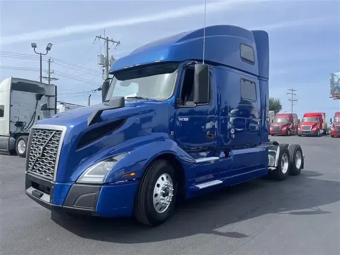 2022 VOLVO VNL860