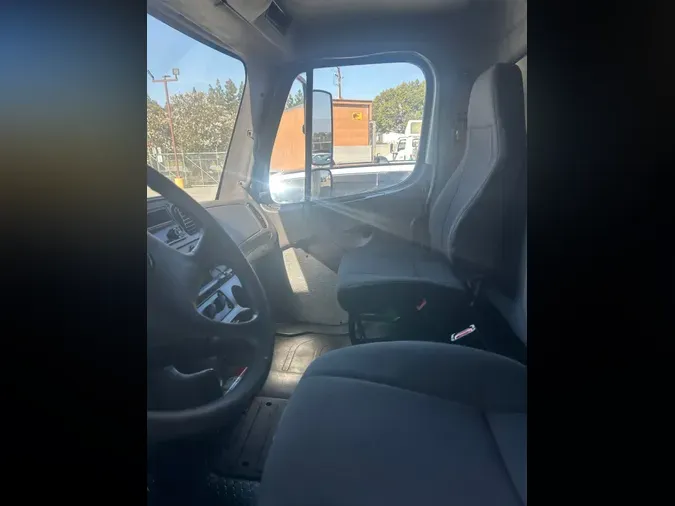 2019 FREIGHTLINER/MERCEDES M2 106