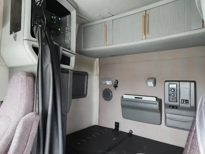 2021 VOLVO VNL64T74032b842a5666947a742d81ecb938ed8a5