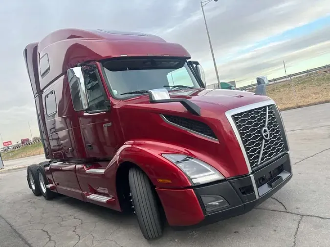 2023 VOLVO VNL64T860