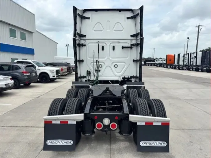 2024 Freightliner Cascadia 126