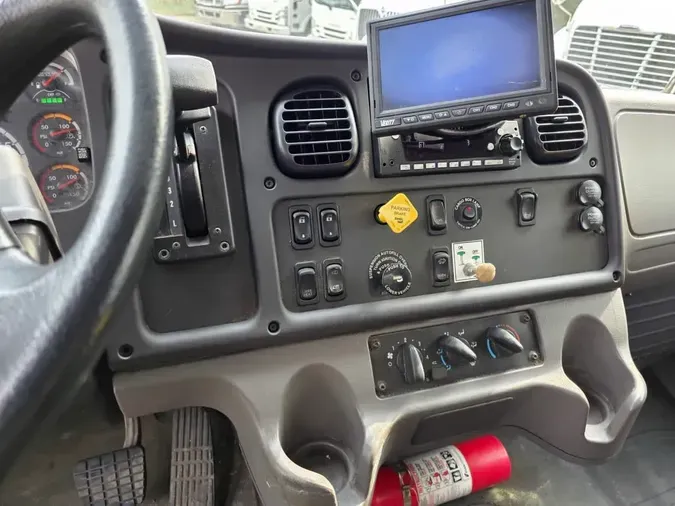 2017 FREIGHTLINER/MERCEDES M2 106