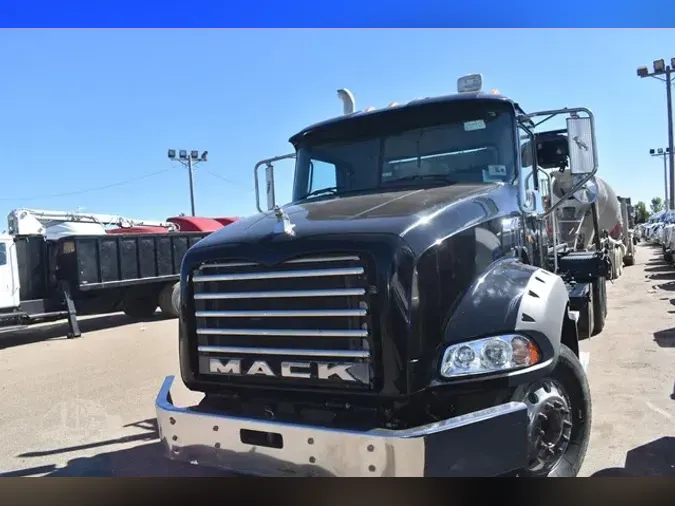 2012 MACK GRANITE GU813