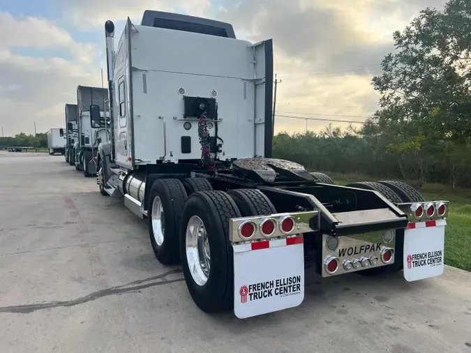 2023 Kenworth W990