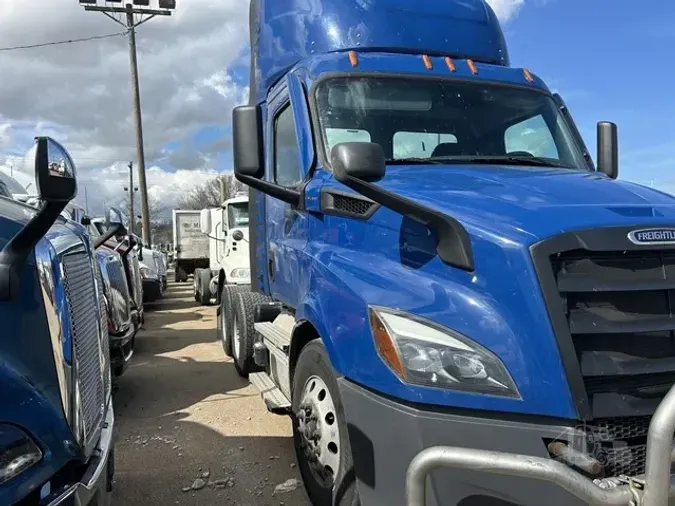 2021 FREIGHTLINER CASCADIA 116