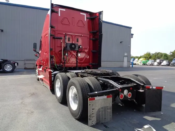 2022 FREIGHTLINER Cascadia 126